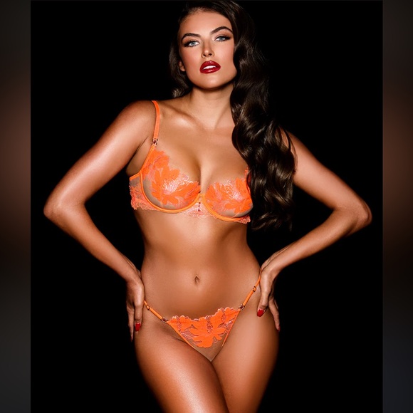 BRITT
ORANGE BRA - Picture 9 of 13